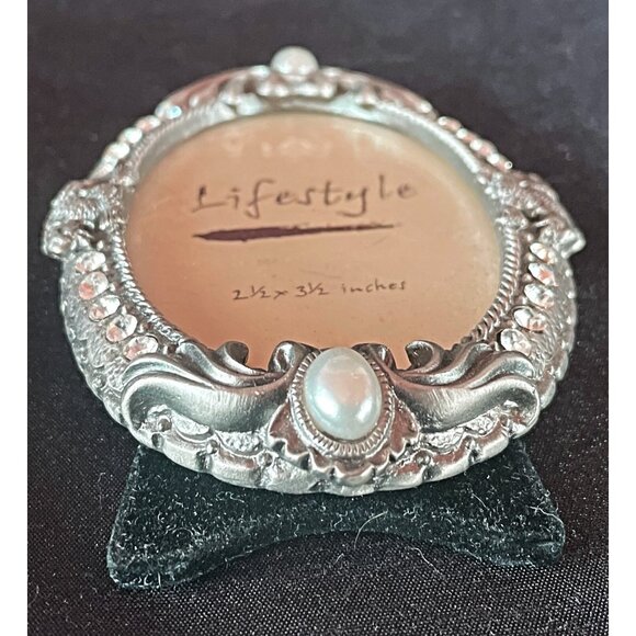 Elegant Oval 2.5x3.5 Silver Picture Frame with Faux Pearls & Rhinestones - Picture 6 of 6